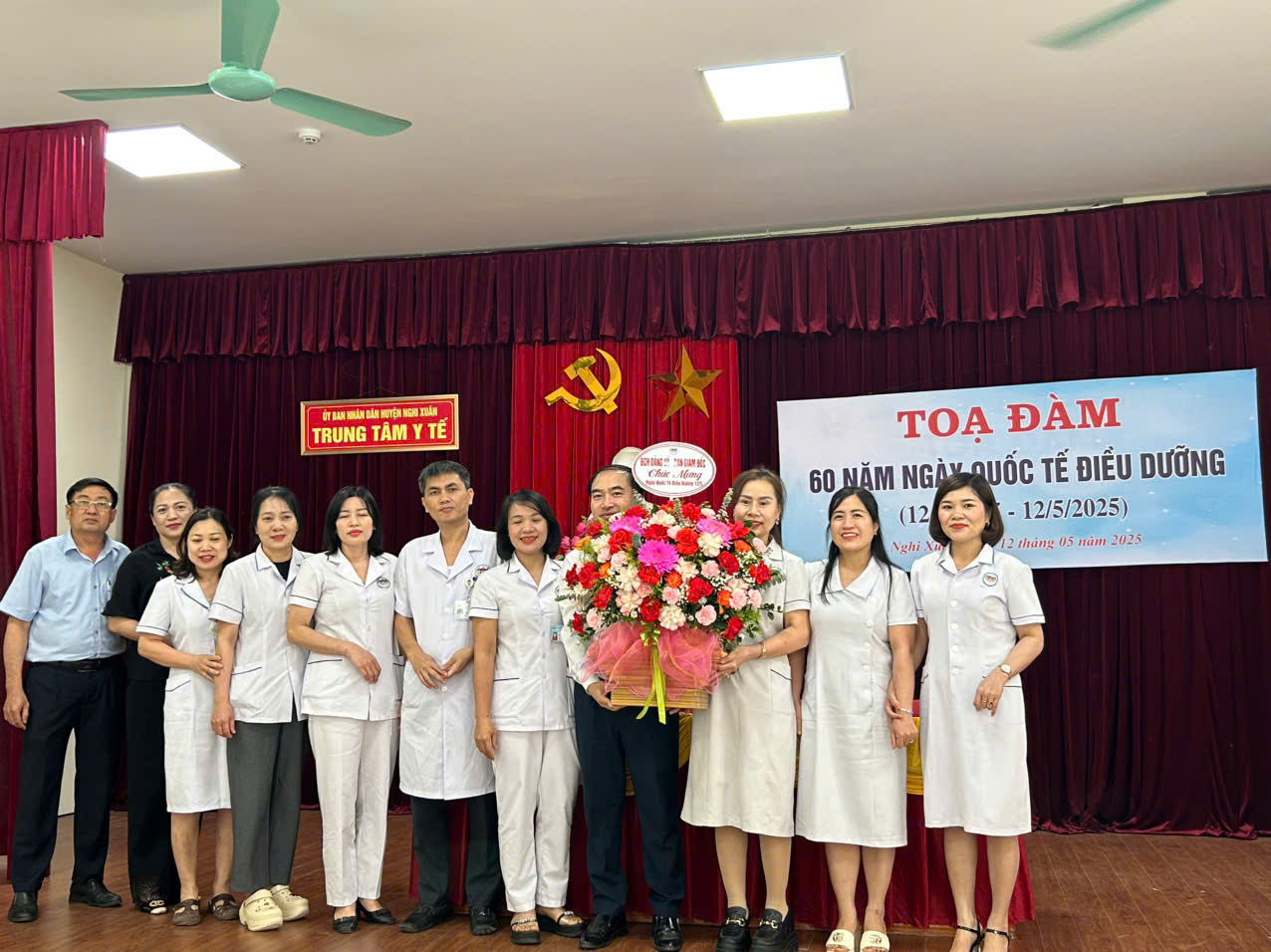 TRUNG TÂM Y TẾ HUYỆN NGHI XUÂN TỔ CHỨC TỌA ĐÀM KỶ NIỆM 60 NĂM NGÀY QUỐC TẾ ĐIỀU DƯỠNG 