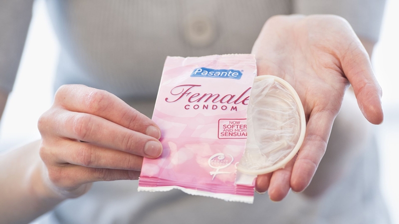 Bao cao su nữ là gì? Cách sử dụng bao cao su cho nữ giới