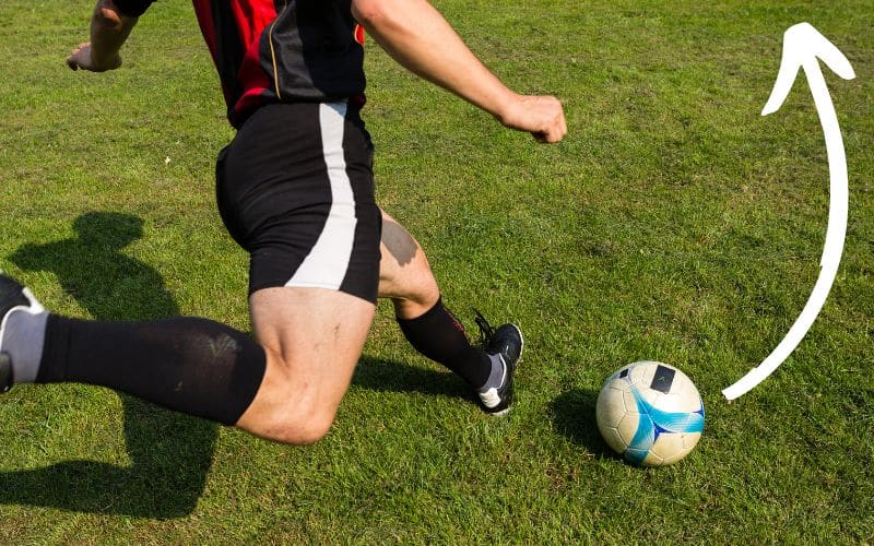 Cứa Lòng Là Gì? Cách Sút Cong Bóng Khiến Thủ Môn Bó Tay