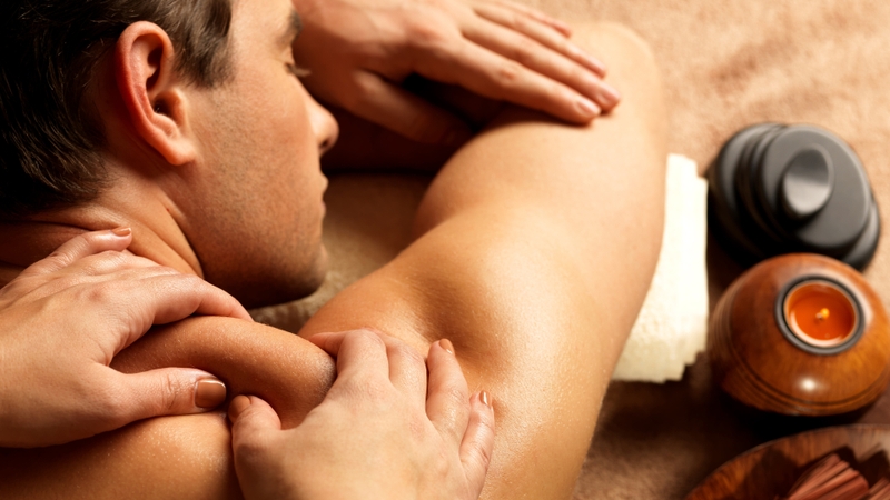 Massage thư giãn từ A - Z tại nhà cho nam