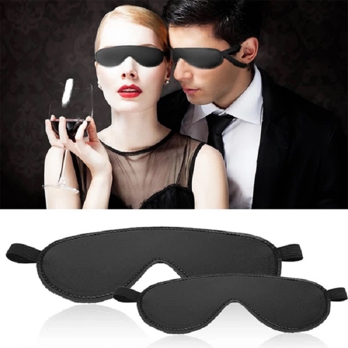 Bịt mắt trong trò chơi phòng the