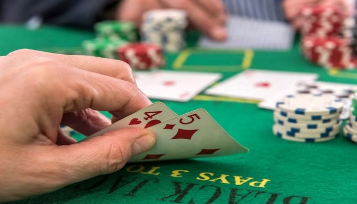 Bài Rác Trong Poker Là Gì? Giải Thích Chi Tiết Cho Người Mới