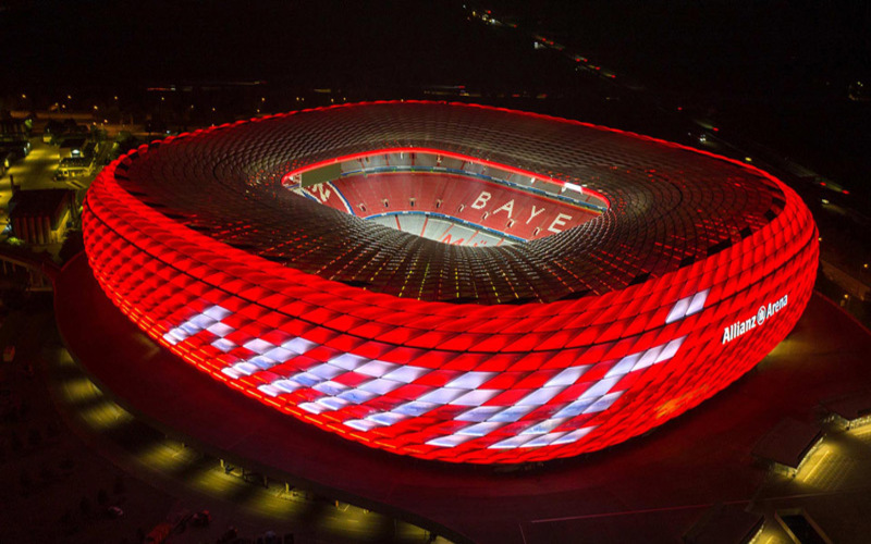 Vẻ đẹp lung linh của Allianz Arena về đêm