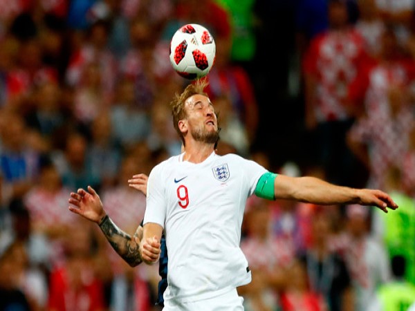 Đánh đầu bóng đá là gì? Hướng dẫn, mẹo đánh đầu