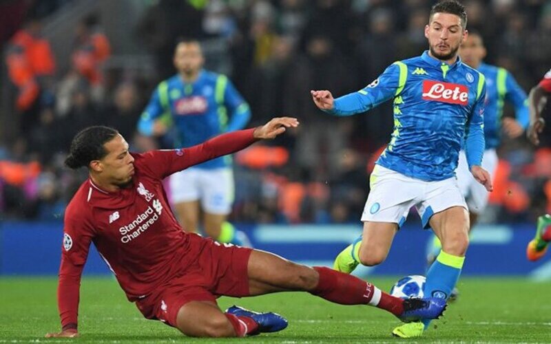 Đá thòng là thuật ngữ dùng để chỉ một cầu thủ thi đấu ở vị trí phòng ngự lùi sâu