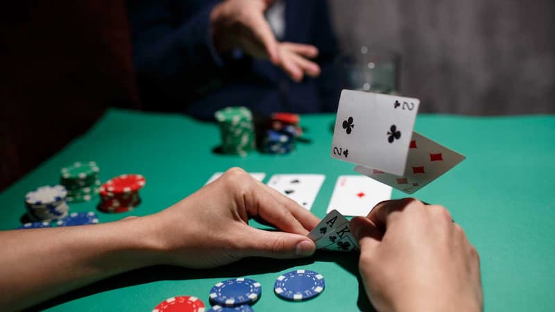 Fold trong poker là gì? Mẹo fold poker chuẩn xác nhất