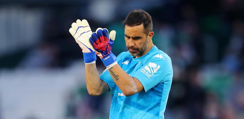 CHÍNH THỨC! Claudio Bravo giải nghệ